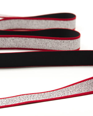 Taśma Gumowa Wzór 4 c Srebrny Lurex na Czerwonym 2,5 cm - detal