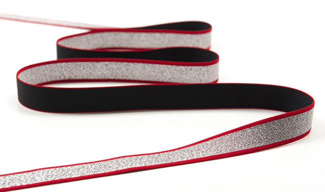 Taśma Gumowa Wzór 4 c Srebrny Lurex na Czerwonym 2,5 cm - detal