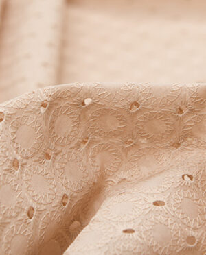 Batyst z Haftem Wzór 56 Jasny Beż - detal