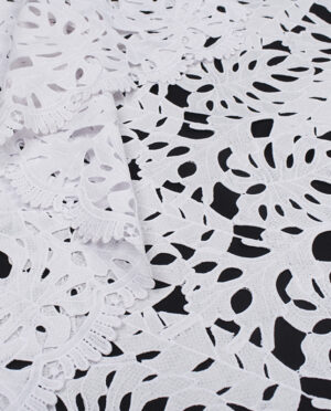 Gipiura Bawełniana Wzór 21 Liście Monstera Biały - detal